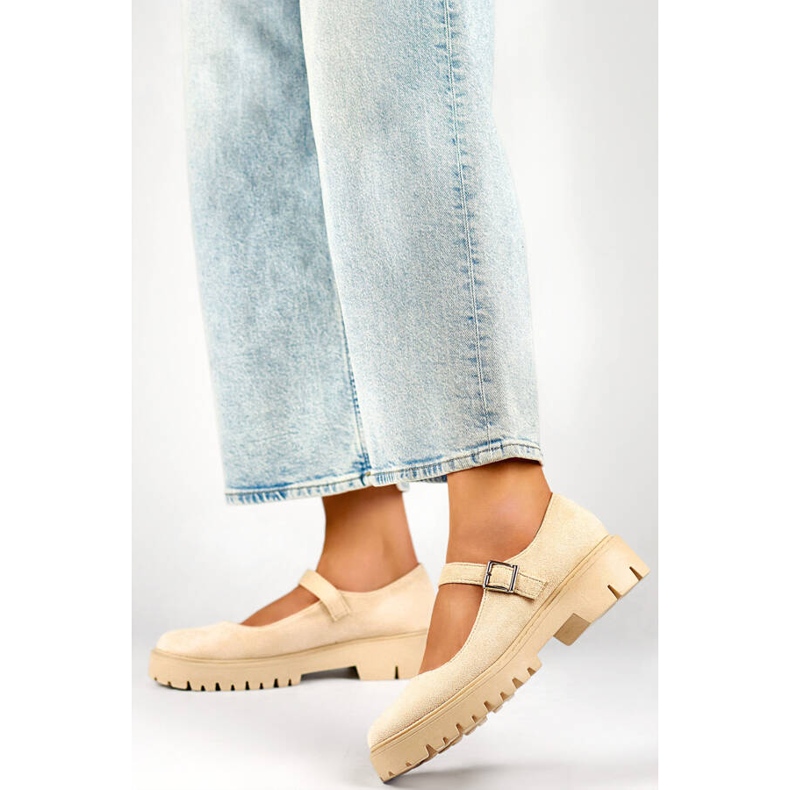 Női velúr pumpák bézs színű csattal rögzítve 2 Női velúr pumpák bézs színű csattal rögzítve 2