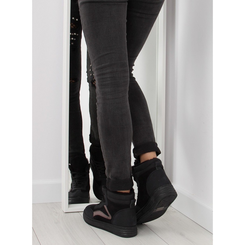 Fekete szigetelt tornacipő BOK-1103 fekete 1