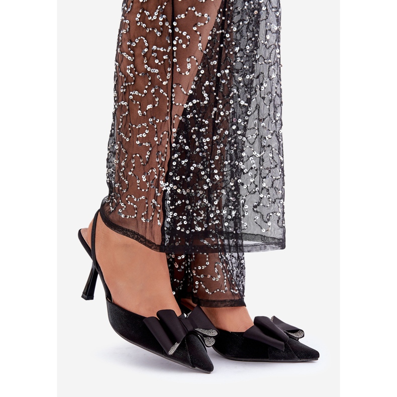 Fekete szövet magassarkú masnival 1