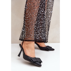 Fényes fekete magassarkú masnival 2