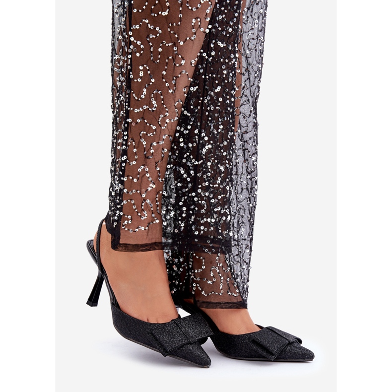 Fényes fekete magassarkú masnival 1