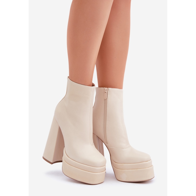 Világos bézs meleg csizma masszív platformon és magassarkúval 1