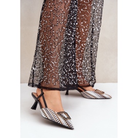 Fekete magassarkú, díszítéssel és nyitott sarokkal 2