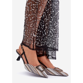 Fekete magassarkú, díszítéssel és nyitott sarokkal 1