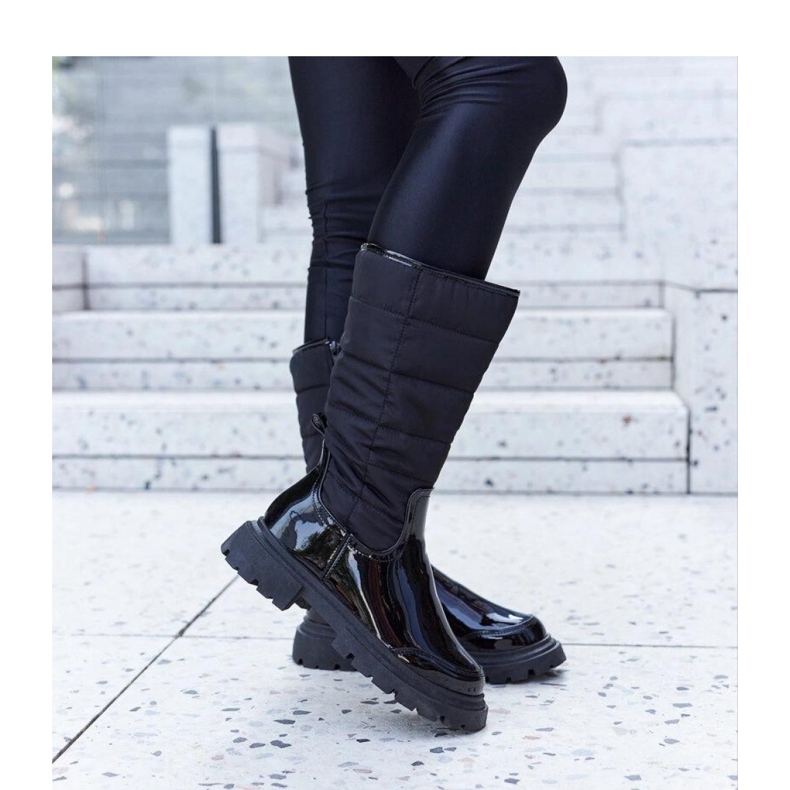 Fekete szigetelt lakkcsizma a Villafranca - Solea cégtől 2