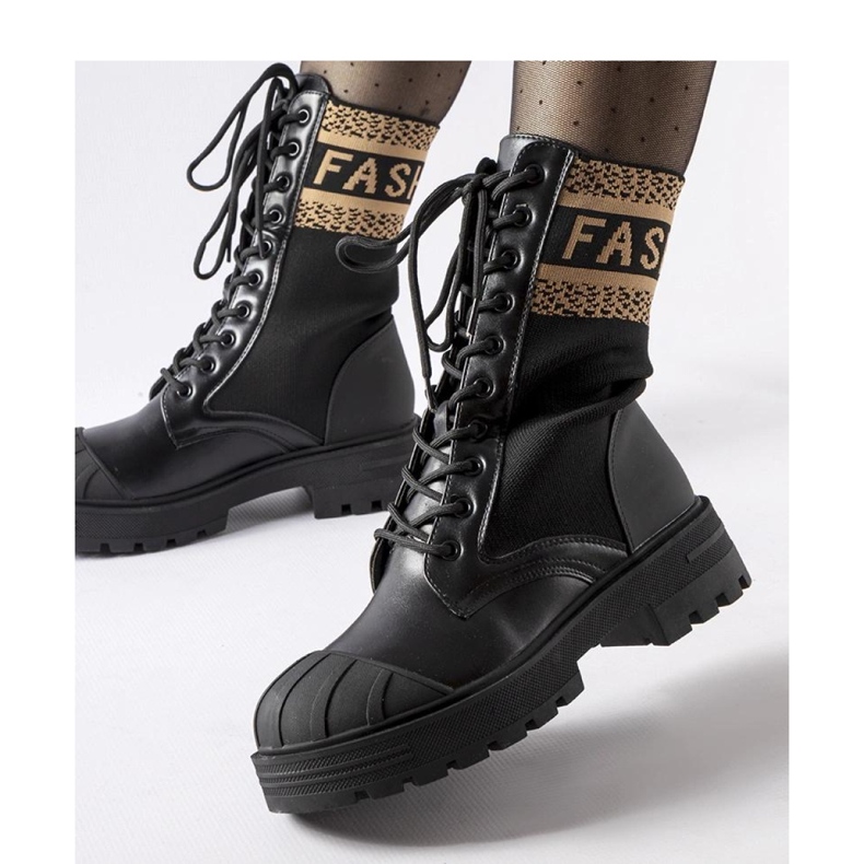 Fekete zoknis csizma barna Daria - Solea felirattal 1