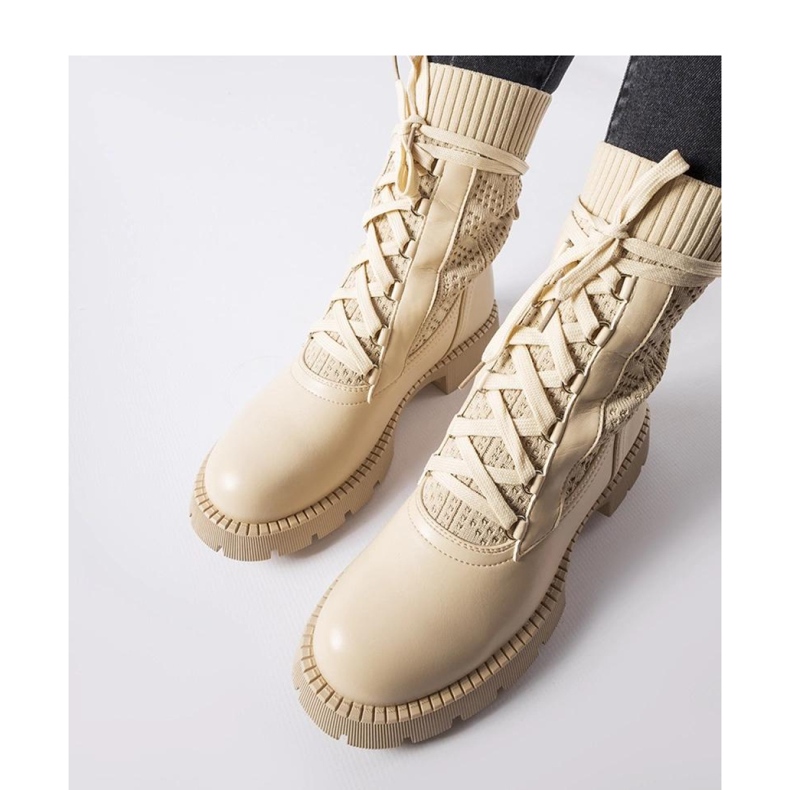 Bézs áttört zoknis csizma a Portico-tól - Solea 1