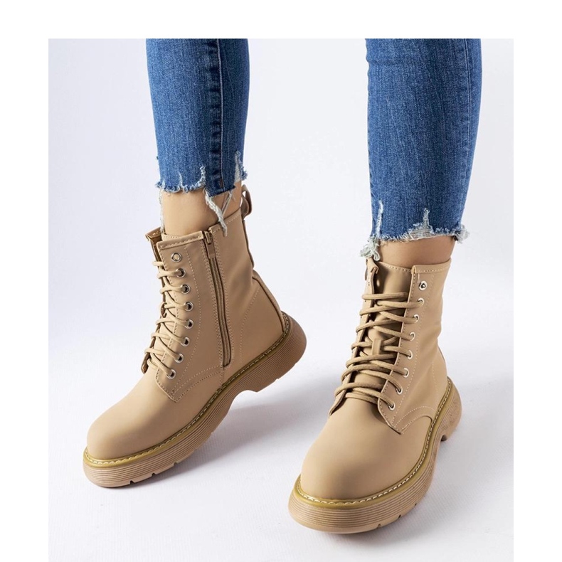 Sötétbézs klasszikus csizma a Benvenuto - Solea márkától 1