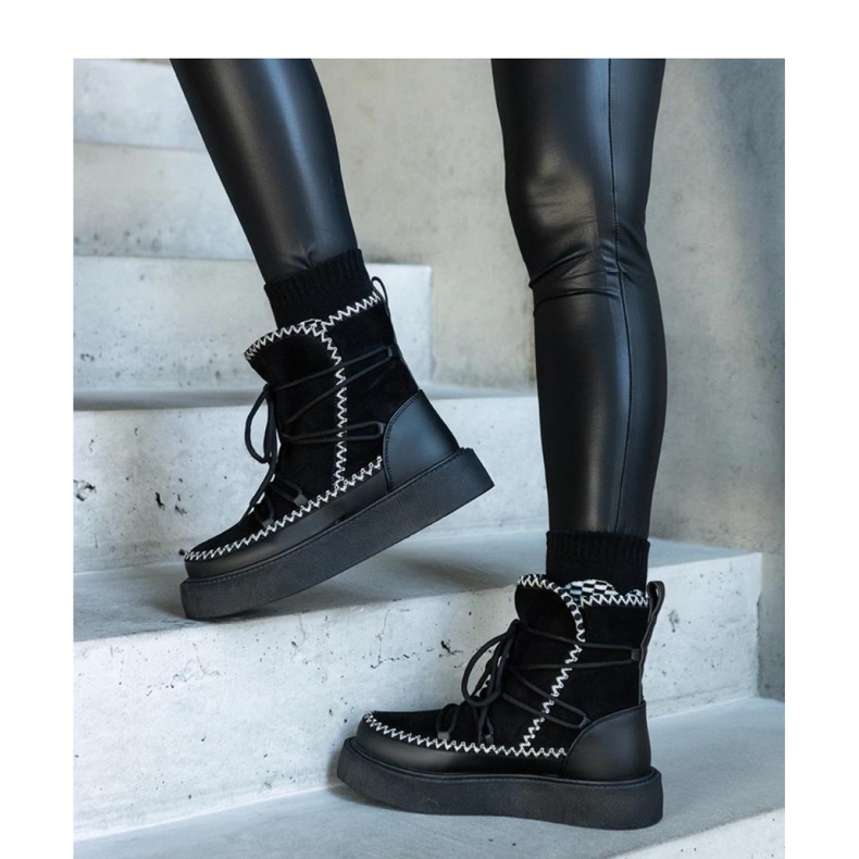 Fekete platform hócsizma Mckenzie - Solea hímzéssel díszített fűzővel 1