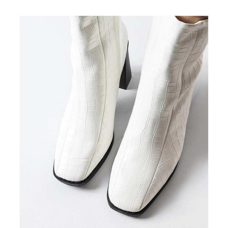 Fehér bokacsizma krokodilbőr műbőrrel Belluci - Solea 1