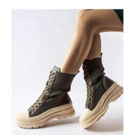 Sötétzöld bokacsizma világos vastag talppal Vitto - Solea 1