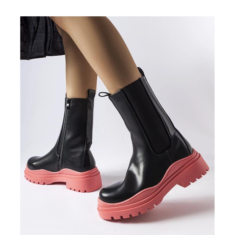 Fekete csizma színes talppal 1