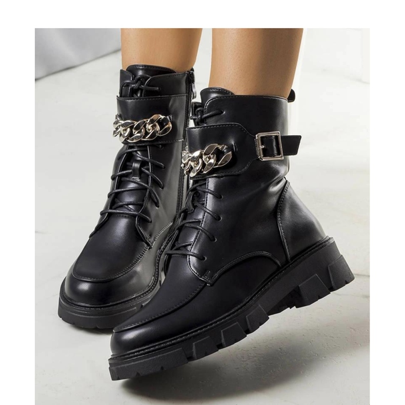 Fekete, hőszigetelt túrabakancs 2