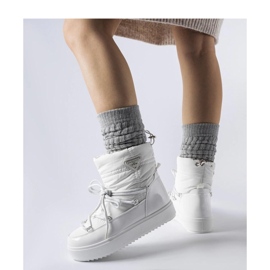 Fehér szigetelt hócsizma gumiszalaggal 1