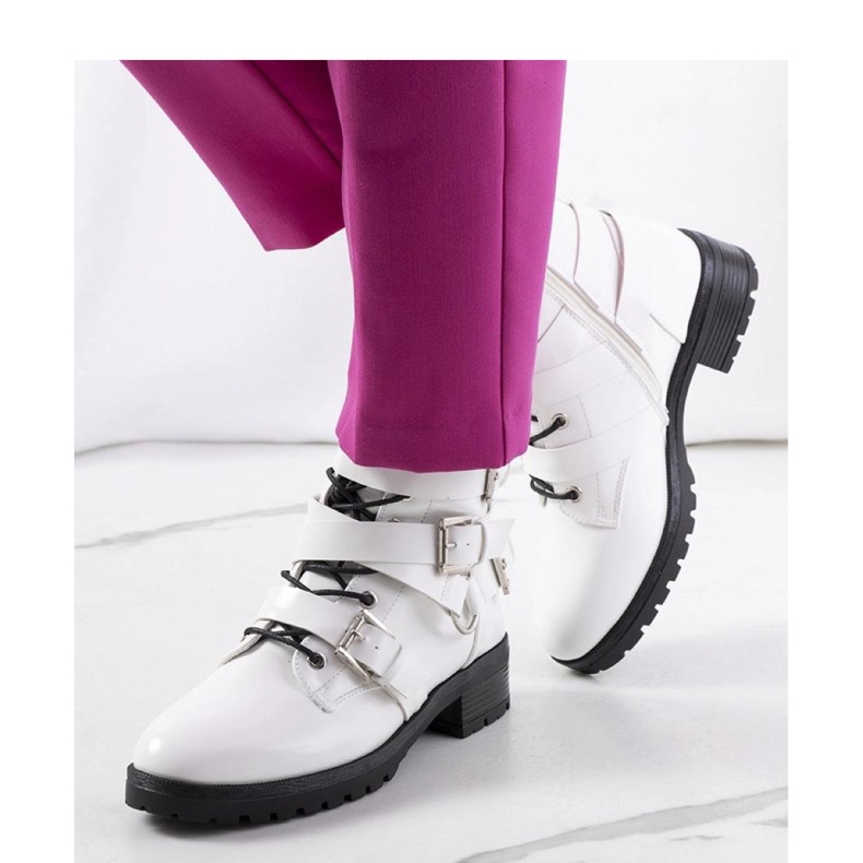 Női bokacsizma cipzárral és csatokkal, fehér 1