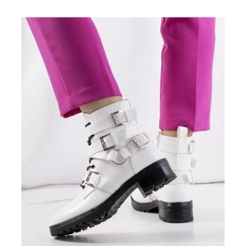 Női bokacsizma cipzárral és csatokkal, fehér 2