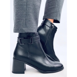 Fekete magas sarkú csizma 2