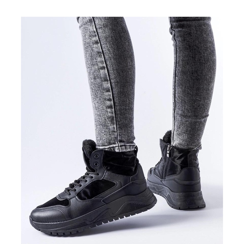 Fekete szigetelt magas tornacipő a Malles - Solea-tól 1