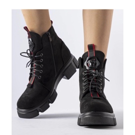 Fekete bokacsizma piros díszítéssel Monrency - Solea 1