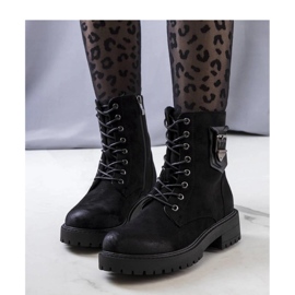 Fekete velúr csapdázók 1 Fekete velúr csapdázók 1