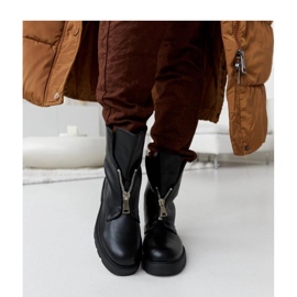 Fekete szigetelt bokacsizma cipzárral 1