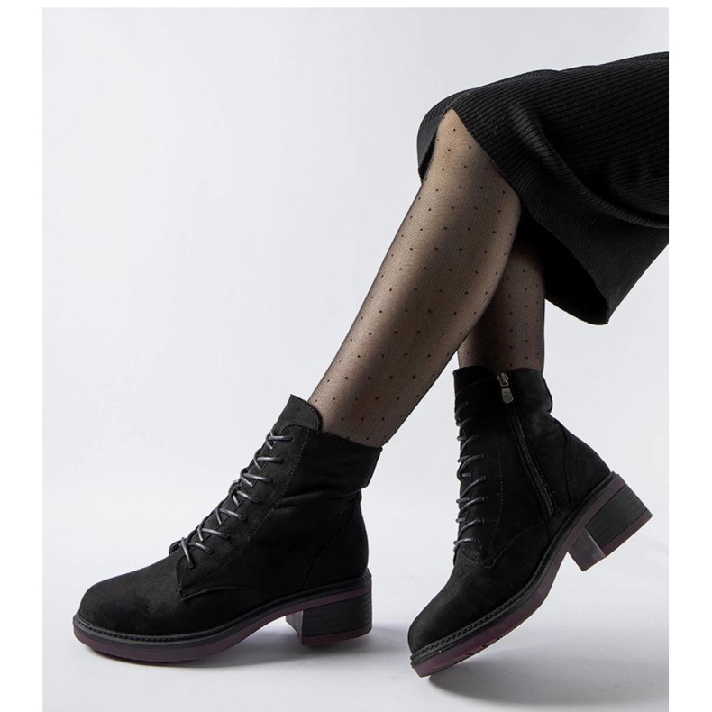 Fekete klasszikus bokacsizma lila talppal 1