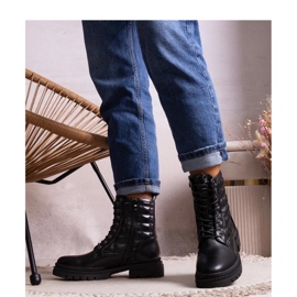 Fekete steppelt tornacipő 1