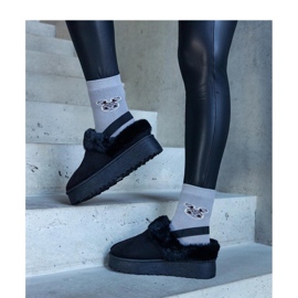 Szőrmével díszített fekete platformpapucs, a saroknál gumiszalaggal 1