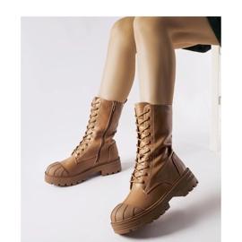 Barna, szigetelt női munkások 1 Barna, szigetelt női munkások 1