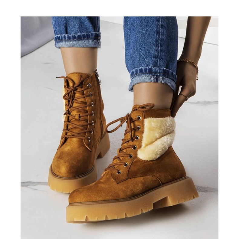 Barna szigetelt bundás csizma 1 Barna szigetelt bundás csizma 1