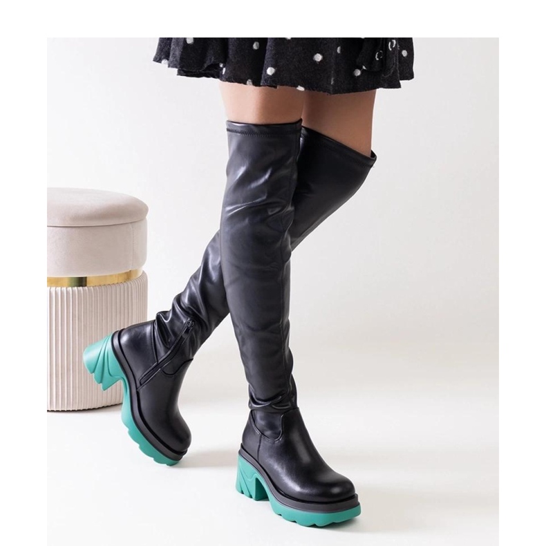 Fekete szigetelt csizma masszív sarokkal 1