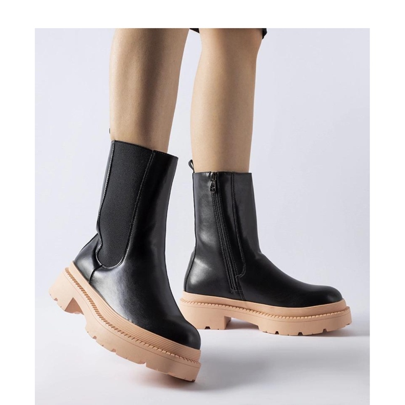 Fekete bokacsizma világos rózsaszín talppal 1