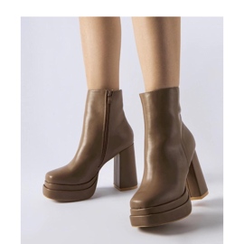 Barna magas sarkú csizma 1