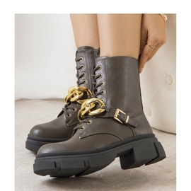 Zöld túrabakancs lánccal 1