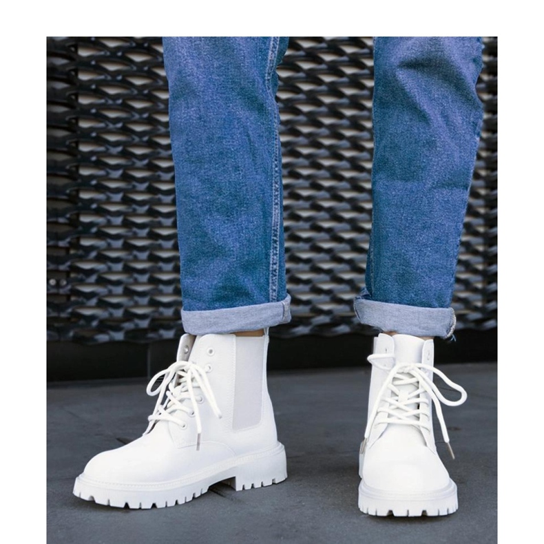 Világos bézs színű hőszigetelt túrabakancs 1 Világos bézs színű hőszigetelt túrabakancs 1