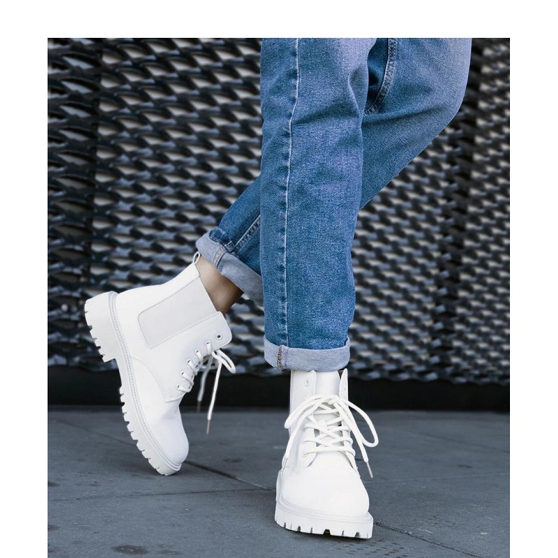 Világos bézs színű hőszigetelt túrabakancs 2 Világos bézs színű hőszigetelt túrabakancs 2