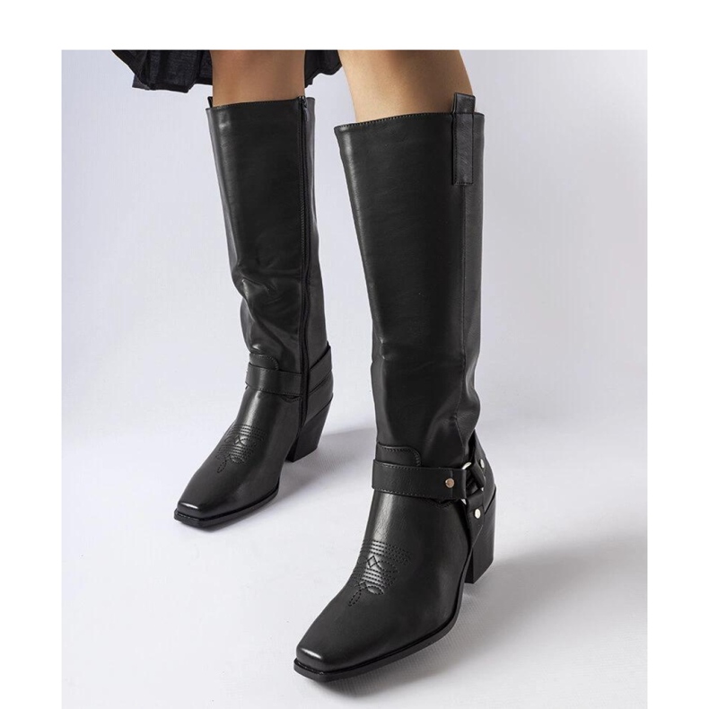 Fekete cowboy csizma a poszton 1 Fekete cowboy csizma a poszton 1