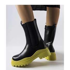 Fekete csizma színes talppal 1