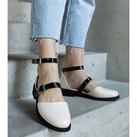 Bézs színű balettlapos csattal 1