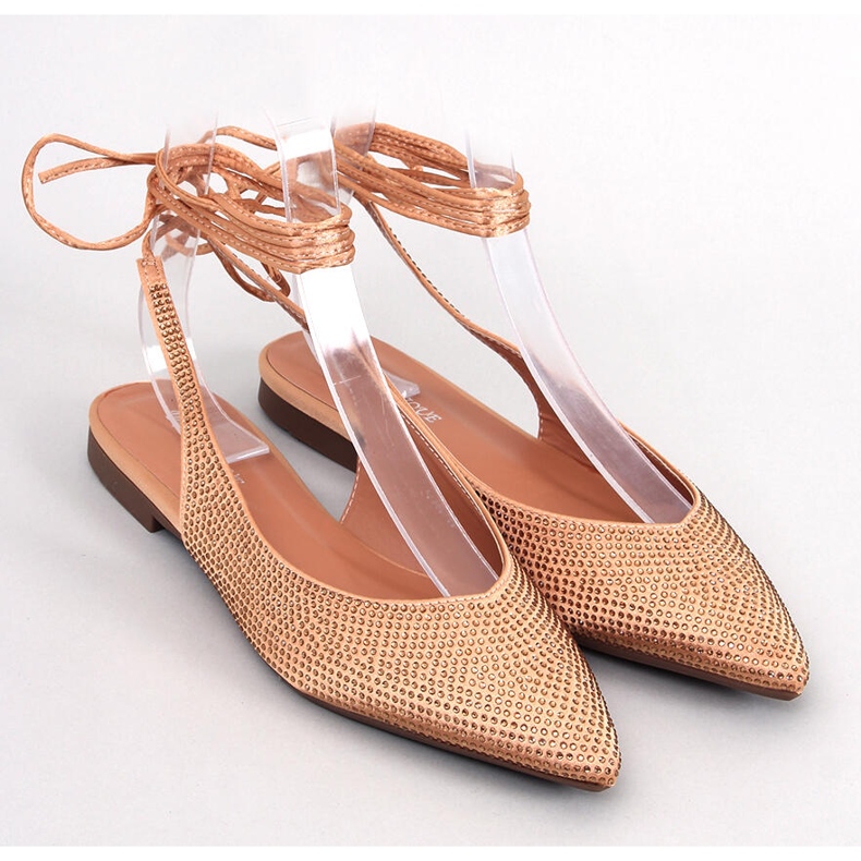 A balerinák cirkonokkal fedezték fel arany sarkát aranysárga 1