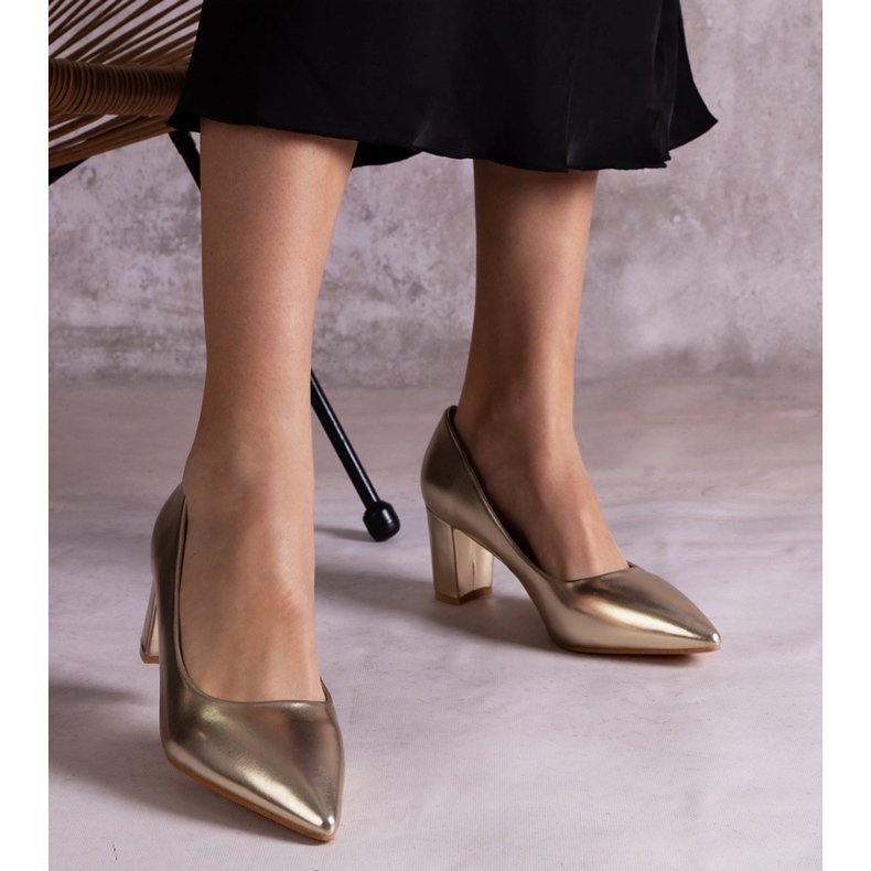 Arany pumpák az oszlopon aranysárga 1