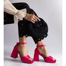 Rózsaszín szatén női szandál hatalmas sarkú 2