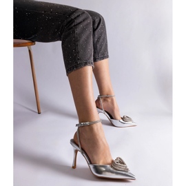 Ezüst magassarkú nyitott sarokkal, cirkóniákkal díszítve 2