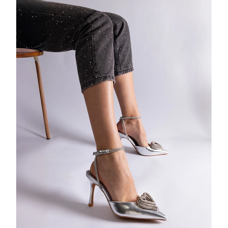 Ezüst magassarkú nyitott sarokkal, cirkóniákkal díszítve 2