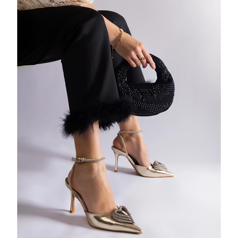 Arany magassarkú nyitott sarokkal, cirkóniákkal díszítve aranysárga 1