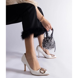 Színes cirkóniákkal díszített fehér magassarkú 2