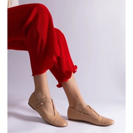 Bézs színű, patentos orrú balettlapos, csattal rögzítve 1