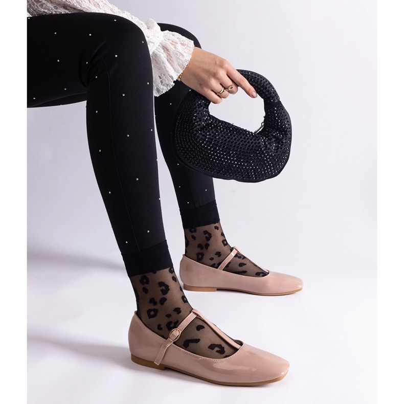 Bézs lakkozott balettlapok övvel 1