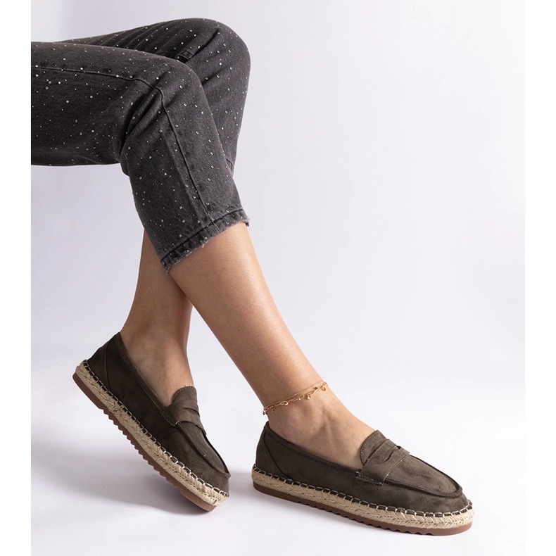 Zöld csúszó espadrilles a peronon 2
