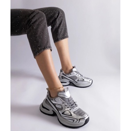 Ezüst színű tornacipő masszív talppal 1